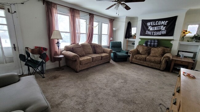 Foto del edificio - 3037 N. Downer Ave