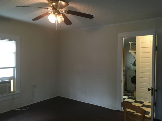 Building Photo - Live Easy on Easy St.!