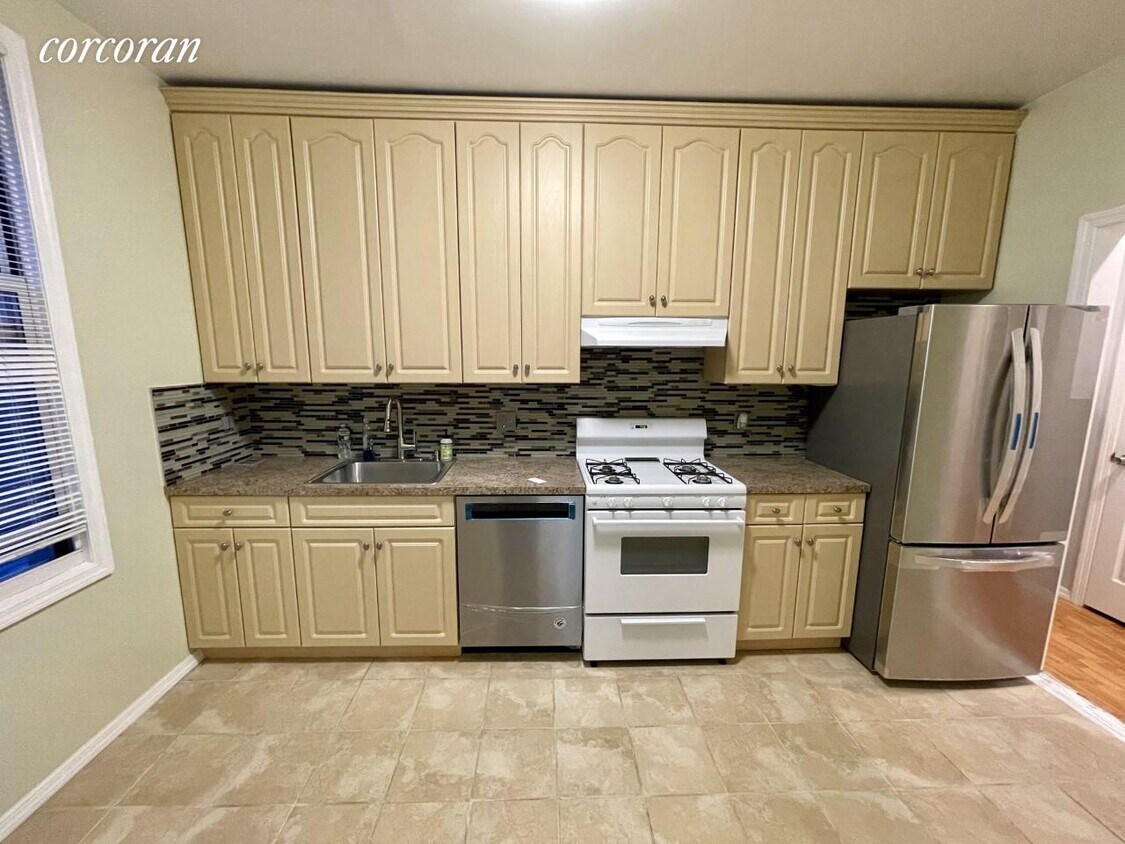 Foto principal - 78-45 75th St