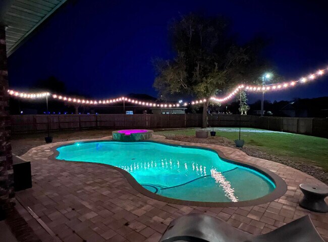 Foto del edificio - 8501 Holley Hills Cir