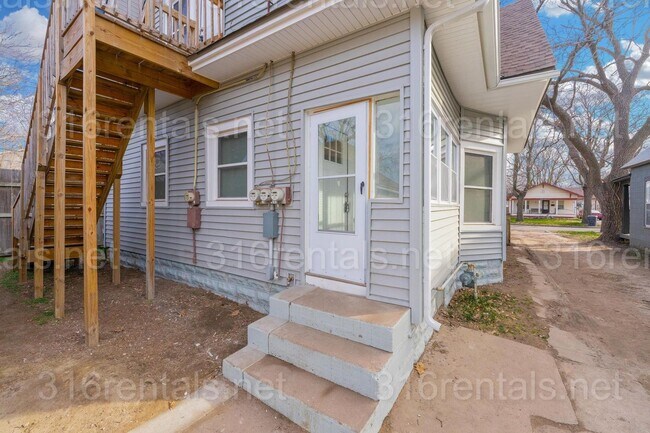 Foto del edificio - $850 - 1 bed 1 bath - Beautiful newly renovated Multi-family home located in Delano