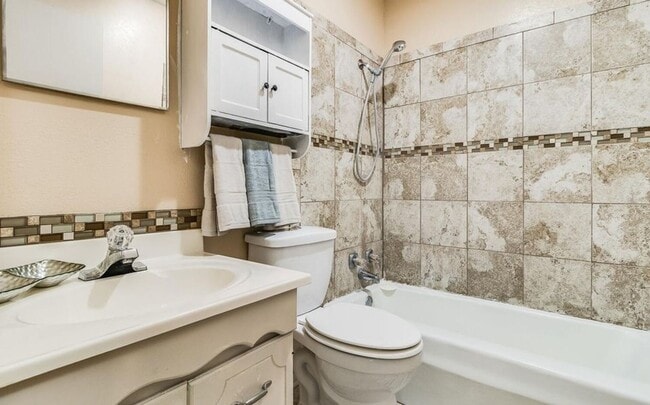 Building Photo - Charming 2 Bed 1 Bath Condo in Lafayette!