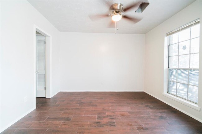 Foto del edificio - 15407 Parkview St