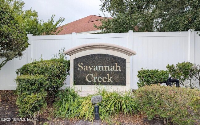 Foto del edificio - 12162 Millford Ln N