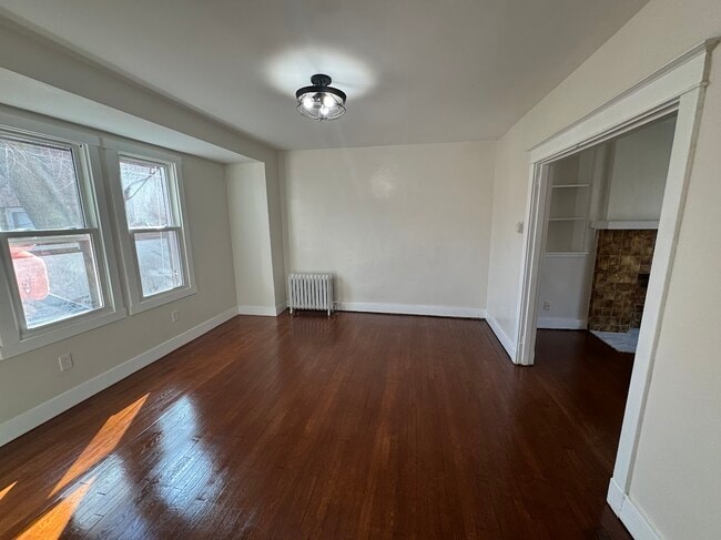 Building Photo - 5714 Beacon St