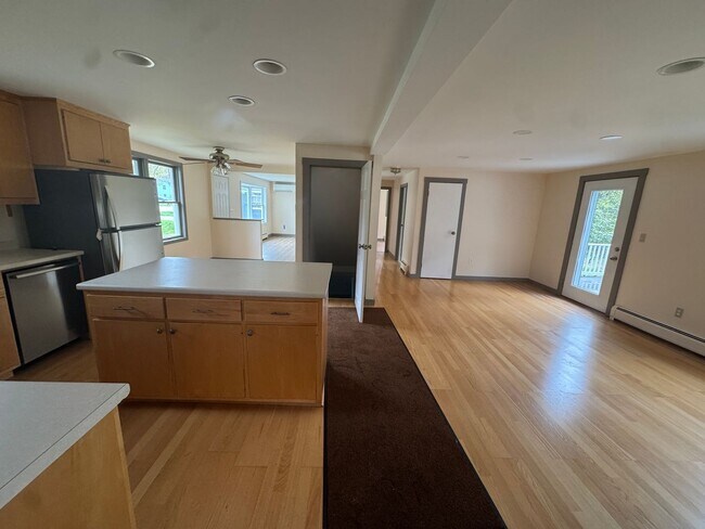 Foto del edificio - $3,500 5BD/2BA Single Family Home Scarborough - Available 6/1
