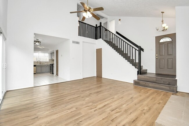 Photo - 1111 W Brompton Dr House