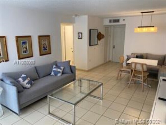 Foto del edificio - 6061 Collins Ave