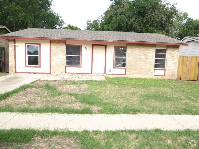 Building Photo - 834 Walnut Park St