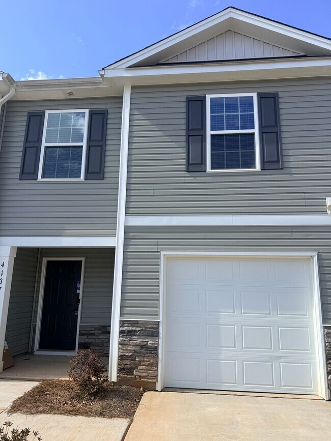 Foto del edificio - Beautiful Townhome in Charlotte