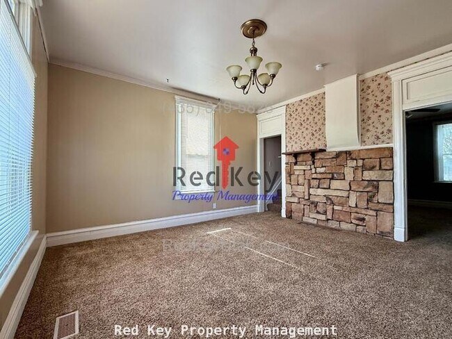 Foto del edificio - Main St Single Family Home