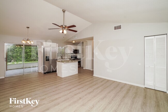Foto del edificio - 6841 Willits Ave