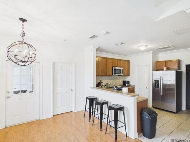 Building Photo - 4441 Burbank Dr