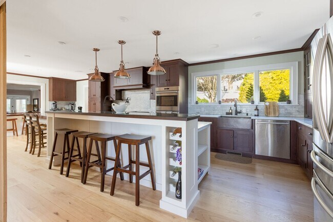 Foto del edificio - 345 Colonial Rd