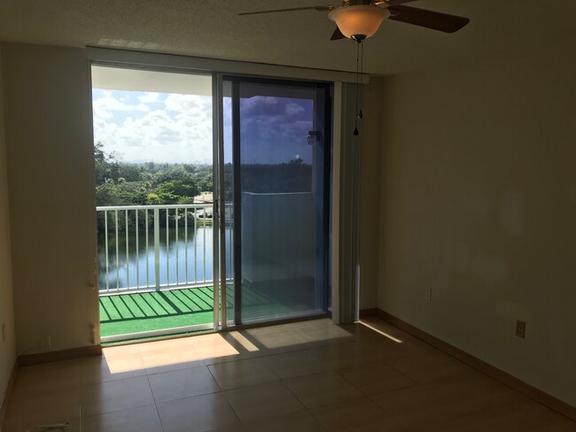 Foto del edificio - 1300 NE Miami Gardens Dr