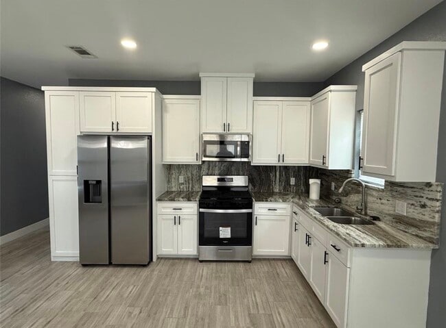 Foto del edificio - 9815 Garcroft St