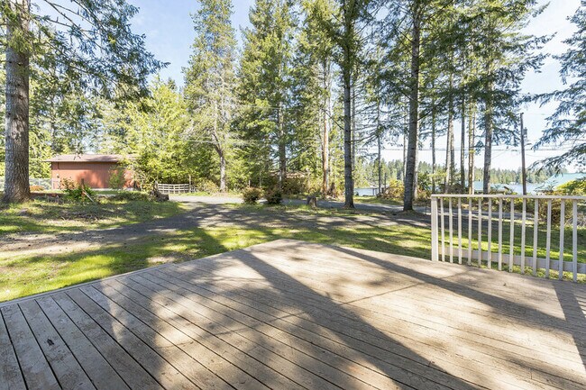 Building Photo - 550 E Trails End Dr