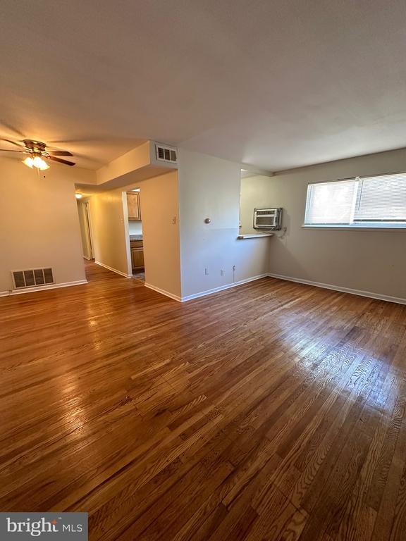 Foto del edificio - 7913 Dungan Rd