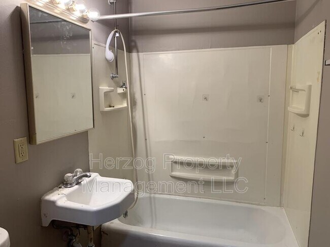 Foto del edificio - 1113-1123 N Aurdal Ave