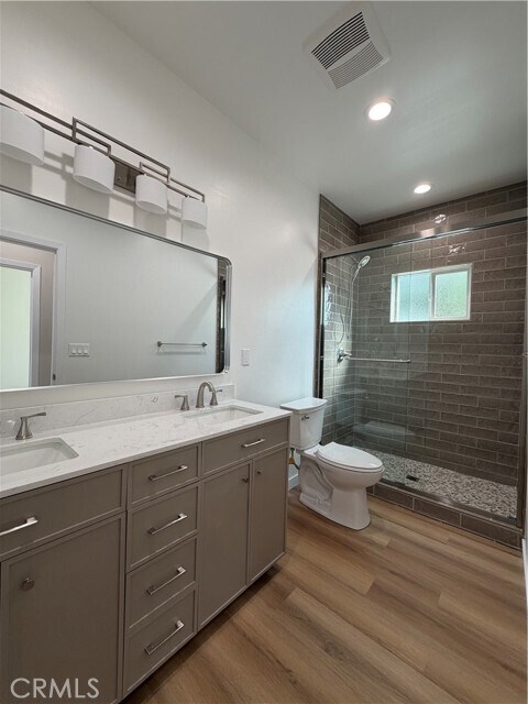 Foto del edificio - 7330 Riverton Ave