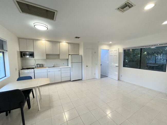 Foto del edificio - 113 N Maple Dr