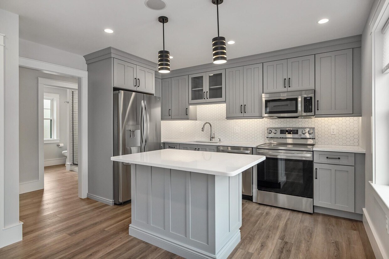 Foto principal - 869 Woodbury Ave