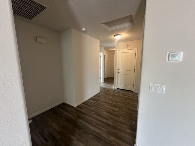 Foto del edificio - 202 W Bobcat Ct