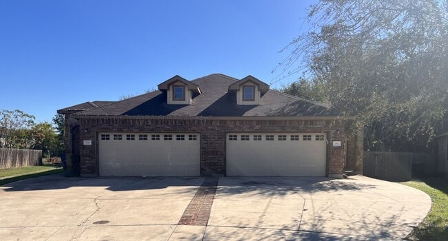 Building Photo - Stylish, Spacious, and Move-In Ready—Your Dream Home Awaits!