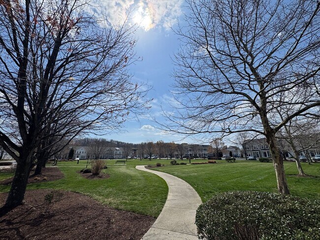 Foto del edificio - Preston Lake Townhouse