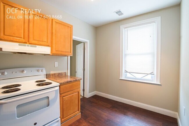 Foto del edificio - 4 Bed La Salle Area Townhouse