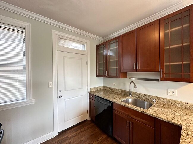 Foto del edificio - 747 W Addison St