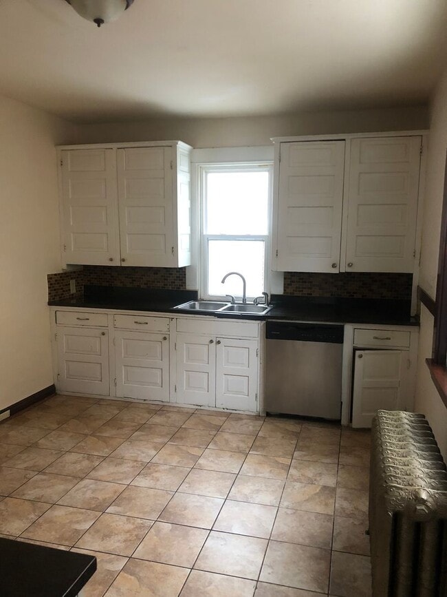 Foto del edificio - Beautiful 6br house with garage