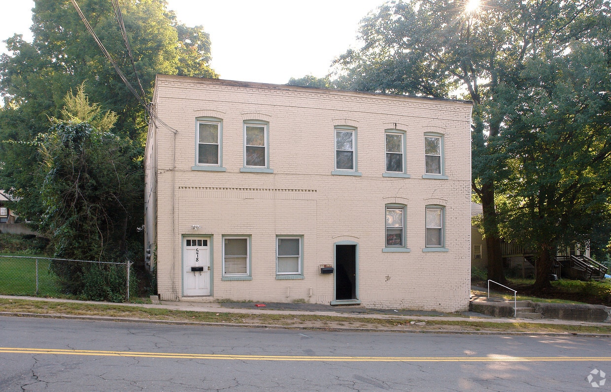 Building Photo - 574-578 N Main St