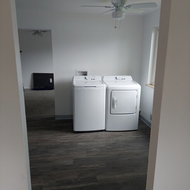 Building Photo - 4595