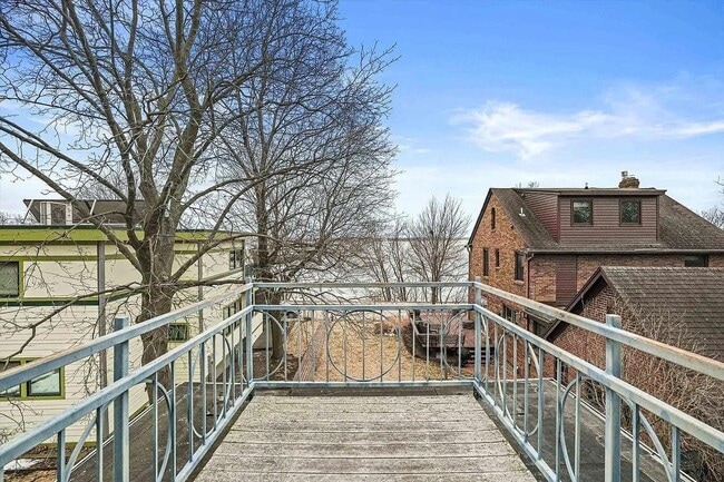 Building Photo - 2906 Lakeland Ave