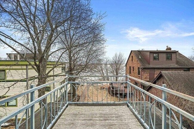 Foto del edificio - 2906 Lakeland Ave
