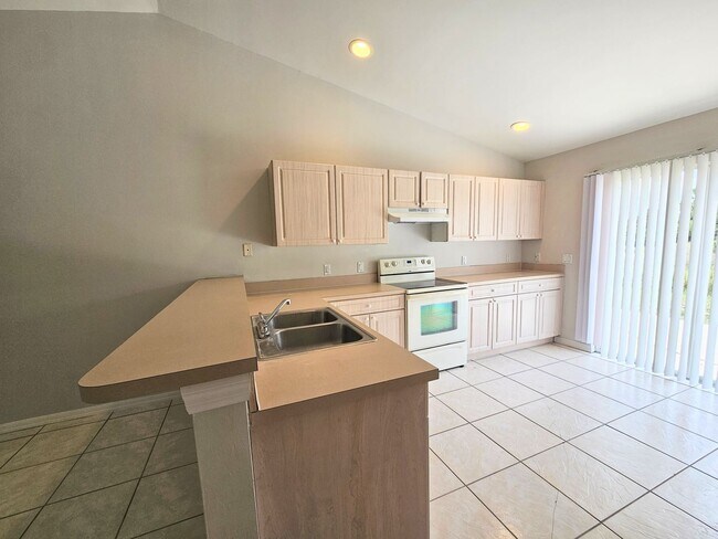 Foto del edificio - 3BR/2BA for $1,425 — plus get 2 weeks free rent!