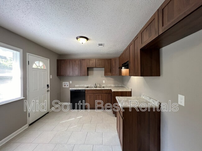 Building Photo - 1411 Rolling Hills Dr