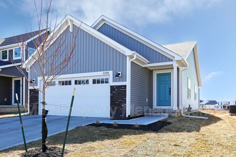 Primary Photo - 1208 NW Yorktown Dr
