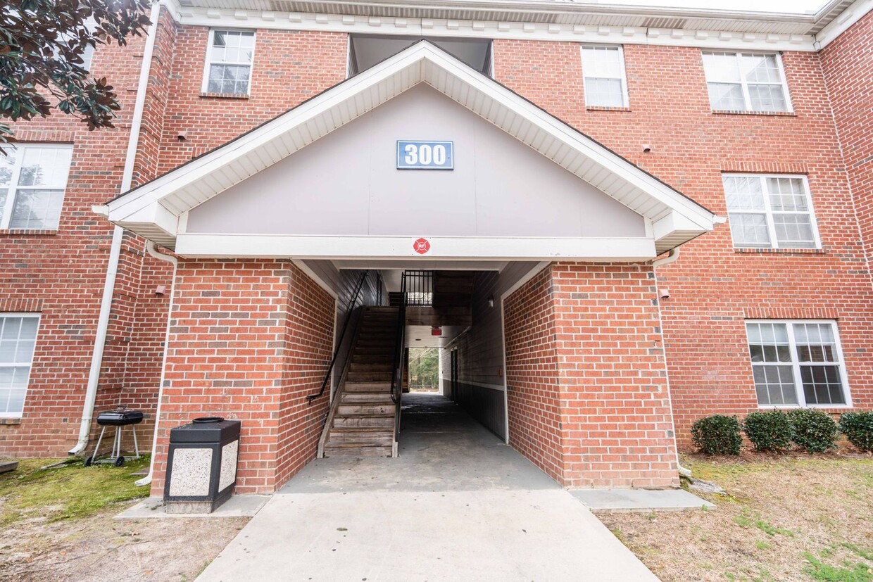 Primary Photo - 2 Bedroom/2 Bath Condo in Gated Capital Lu...