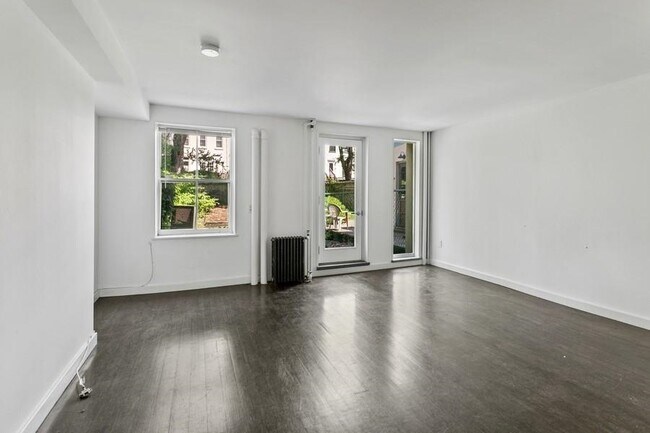 Building Photo - 1131 Park Ave