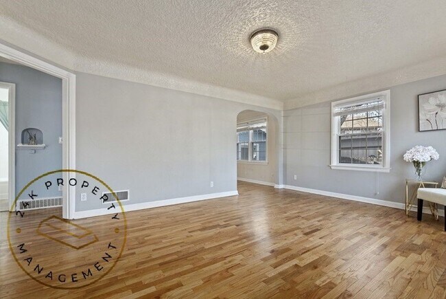 Building Photo - 1815 W Idaho St