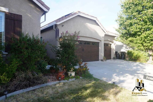 Building Photo - 6064 Cohasset Dr