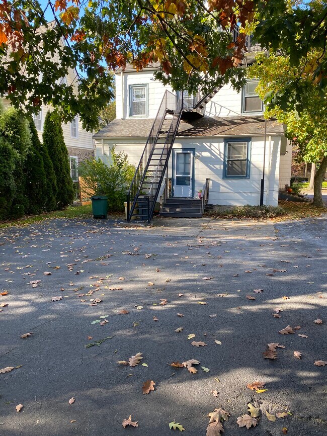 Foto del edificio - 116 Elmwood Ave