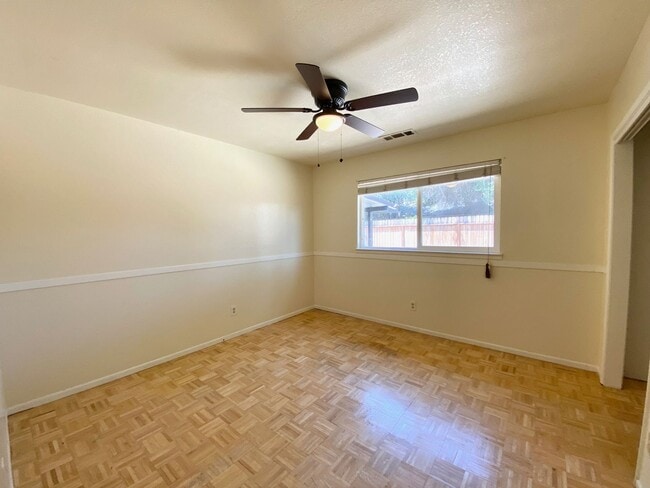 Building Photo - $2,295 Audobon & Nees, 3 Bedroom Home - N....