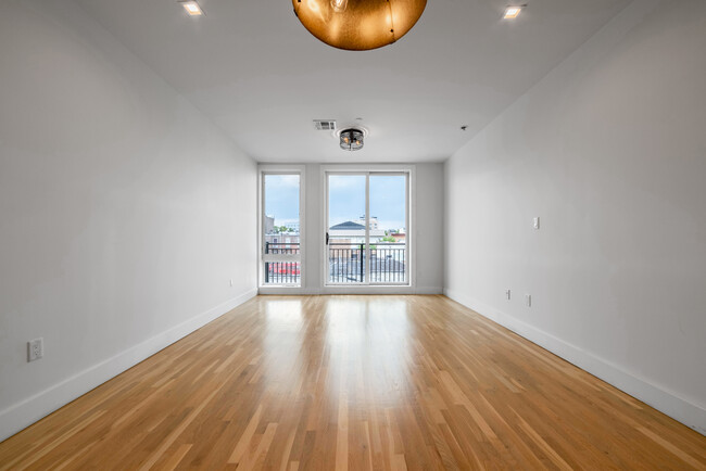 Building Photo - 153 Erasmus St