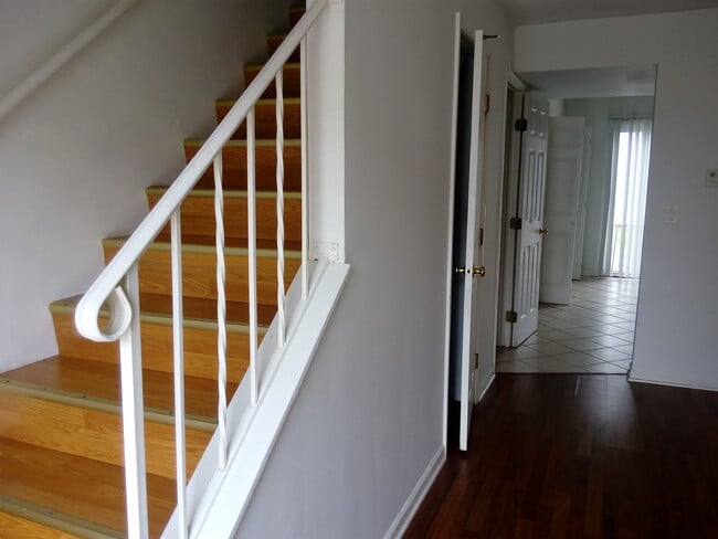 Building Photo - 1233 Marywood Ct