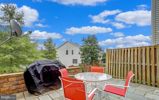 Foto del edificio - 6809 Stone Maple Terrace