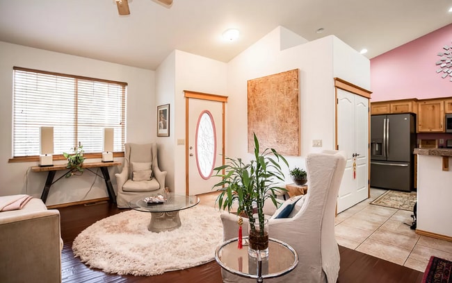 Building Photo - Single Level 2 Bed/2 Bath Townhome in Old ...