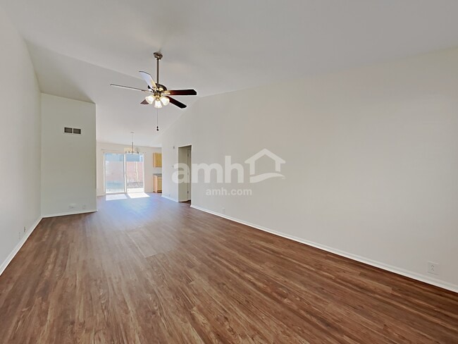 Foto del edificio - 4252 Clover Ln